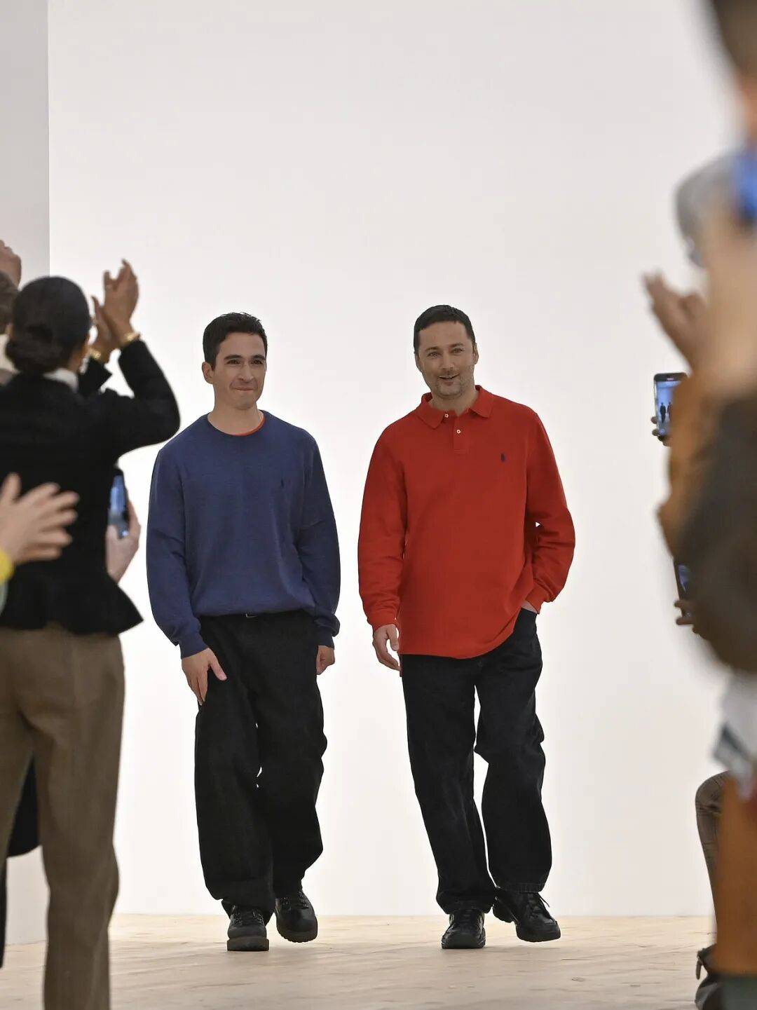 LOEWE新设计师首秀爆了,新配色太撩人!