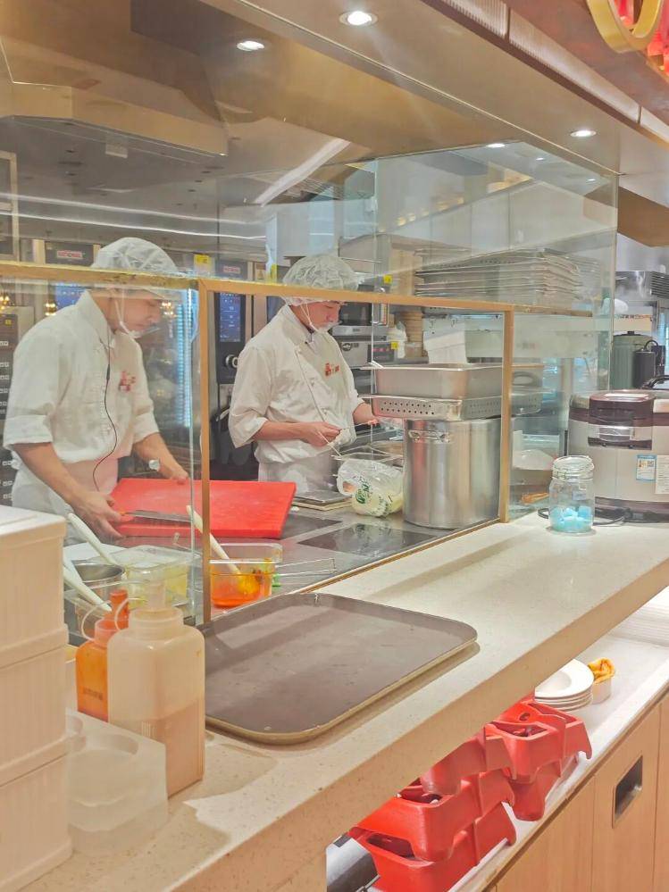 西贝降价自救!记者实探长沙门店:260元餐品用代金券后实付60元,冻品西兰花使用期调为一个月