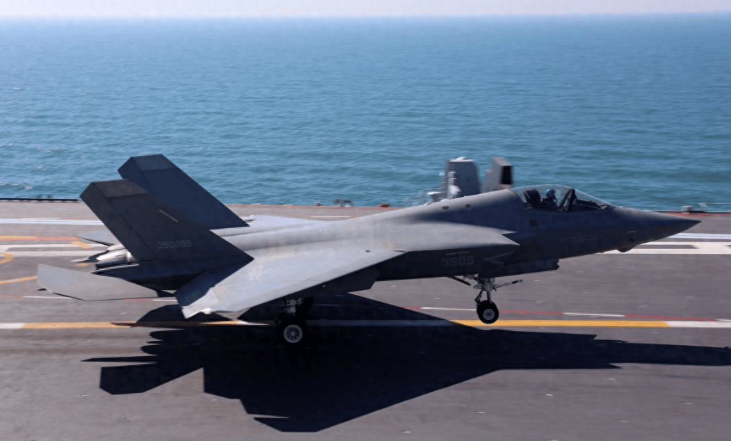 福建舰电弹歼-35后,美国人很会自我安慰:幸好我们蒸汽弹射还是第一