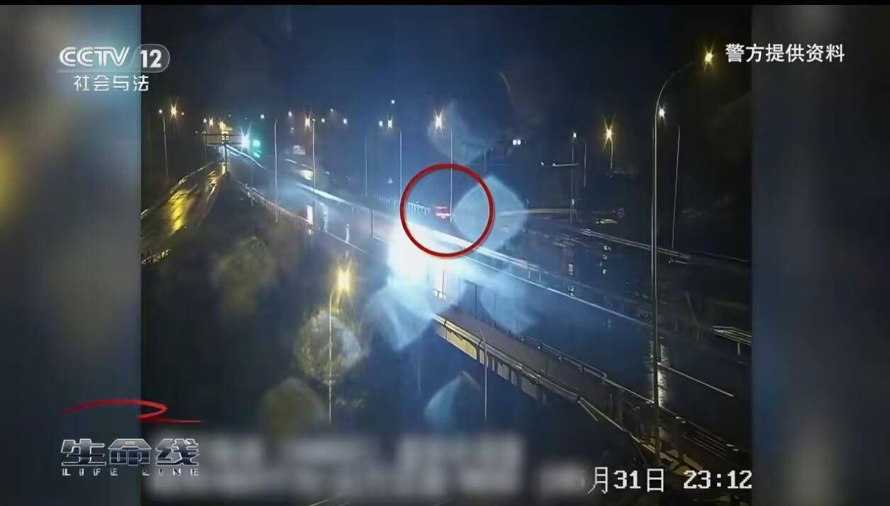 男子喝3斤白酒用智驾行驶20公里后在高速上睡着了，因醉酒驾驶被判拘役一个月，交警回应