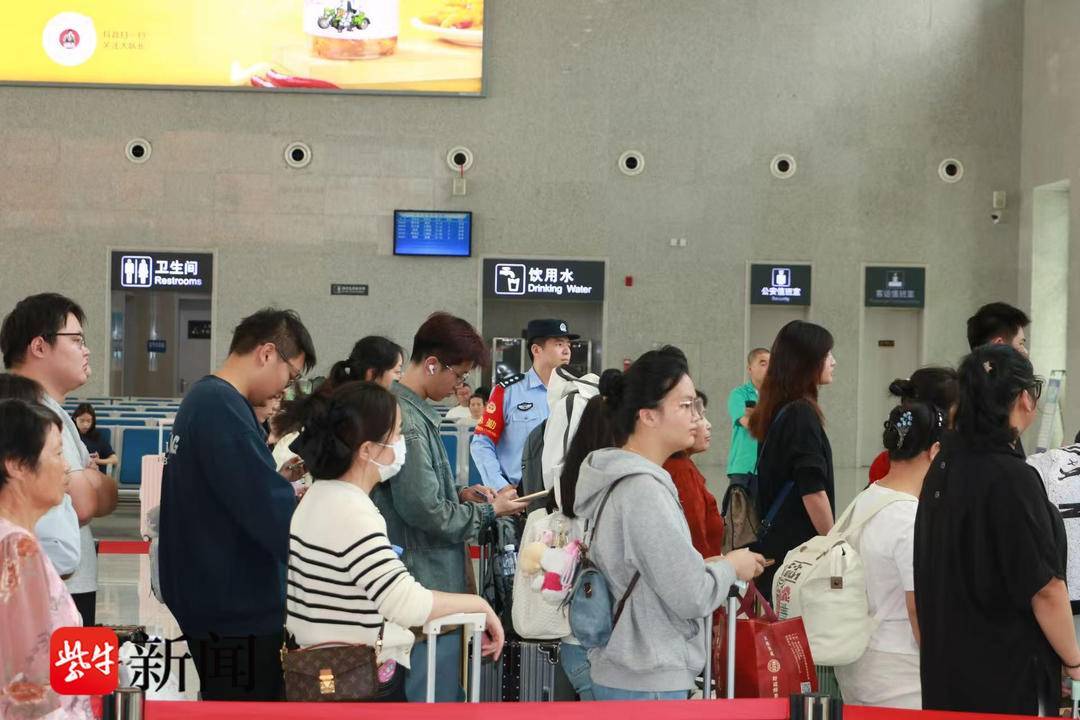 全员在岗保畅通!盐城阜宁东站派出所筑牢双节出行安全防线