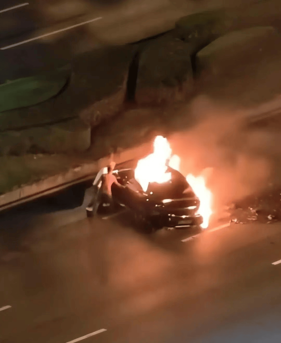 最新!成都SU7碰撞后燃烧司机死亡,小米股价暴跌超8%!客服最新回应