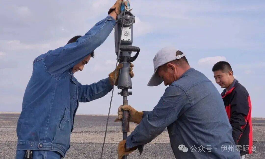 戈壁滩“为人民服务”大字遭破坏 新疆哈密:积极谋划整体保护方案