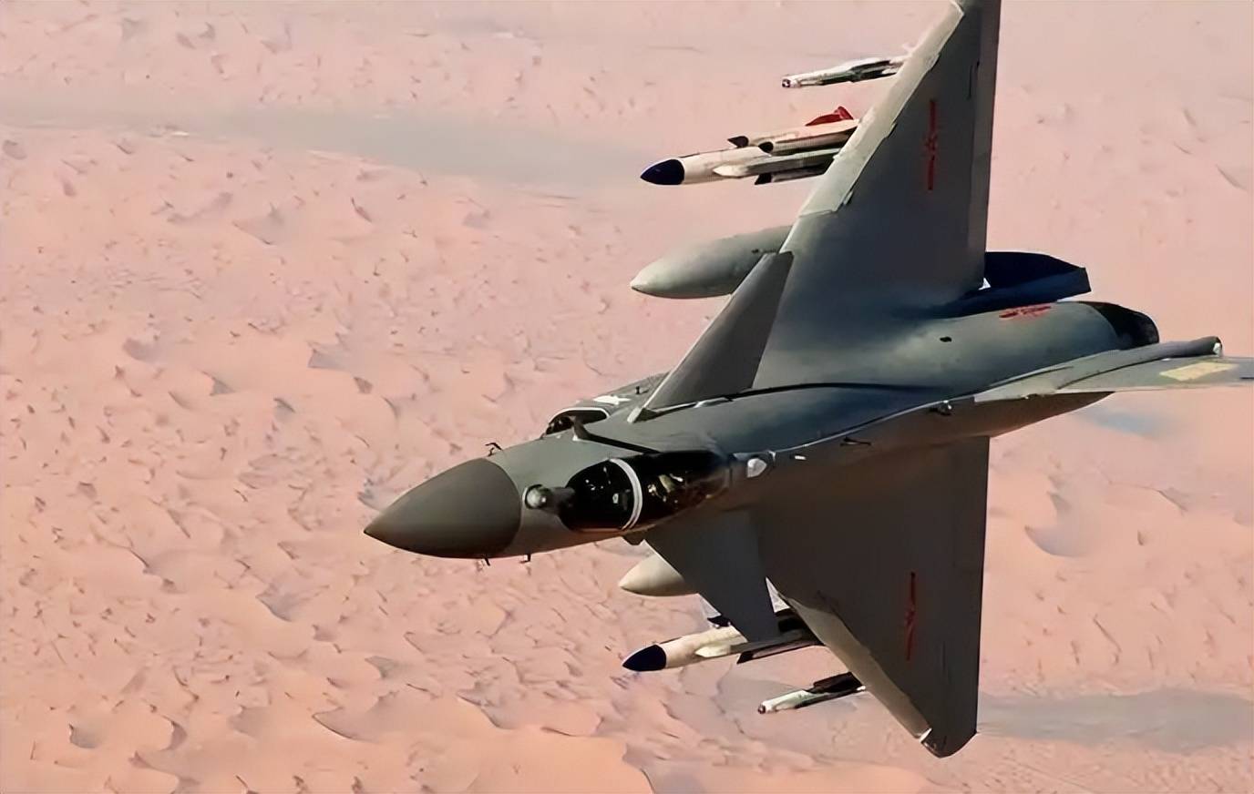 中国歼-10C机群飞越红海,西方雷达竟毫无反应!印尼马上宣布采购42架