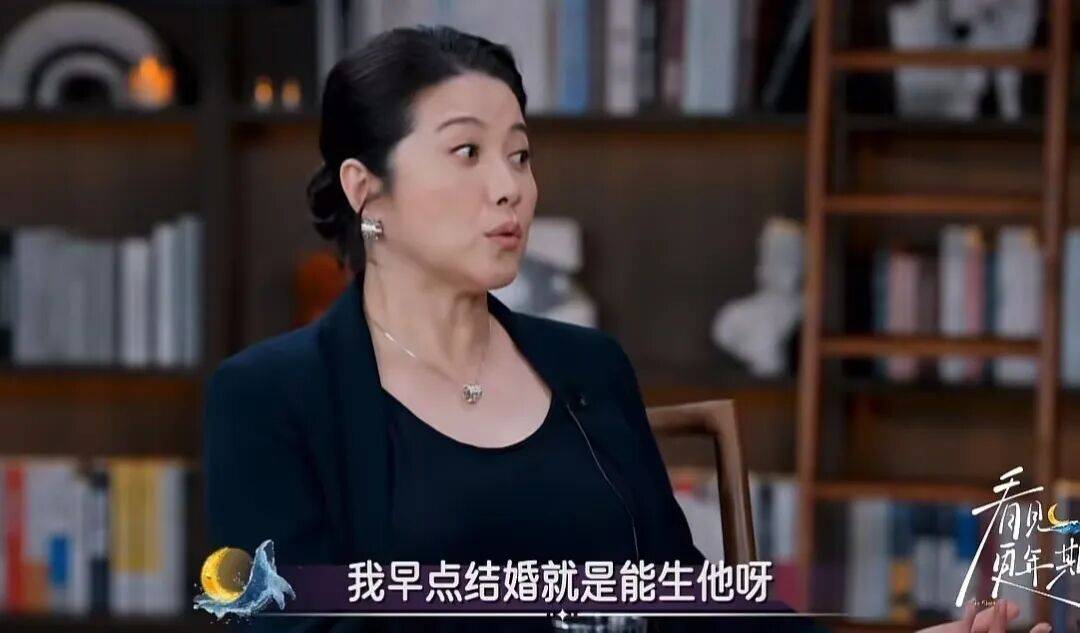 52岁影后颜丙燕公开小20岁男友:他知道我将步入更年期,已甜蜜相恋5年,两人出门必须手拉手