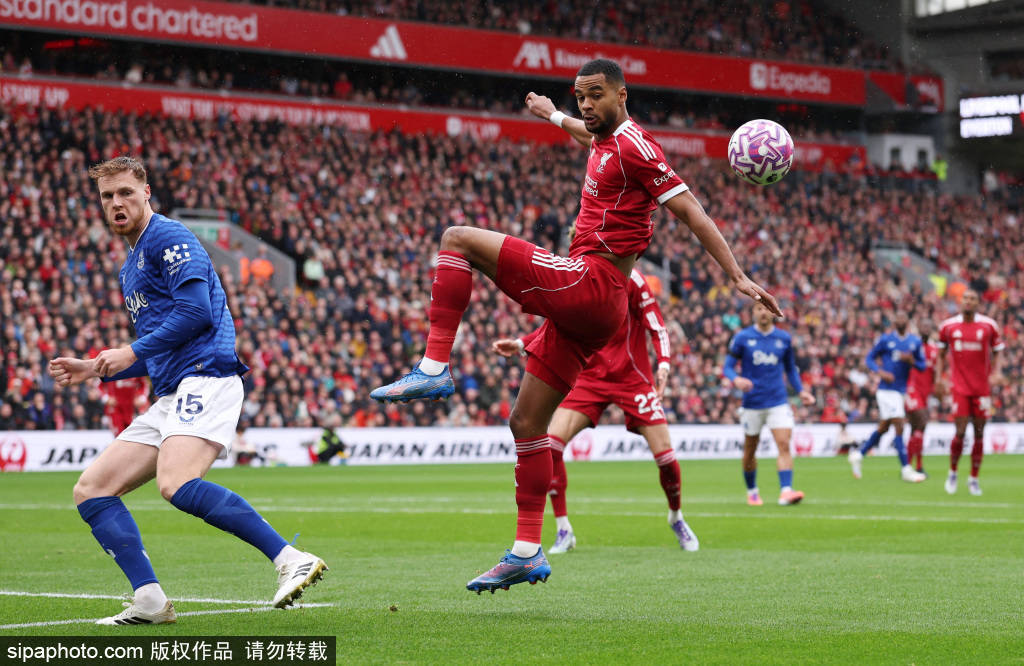 阿莫林的“战术骗局”让斯洛特措手不及,曼联客场掀翻利物浦