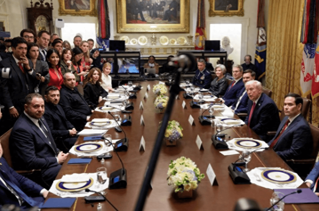 与泽连斯基大吵一架后,特朗普画了条线:俄乌都别争,按我说的停火