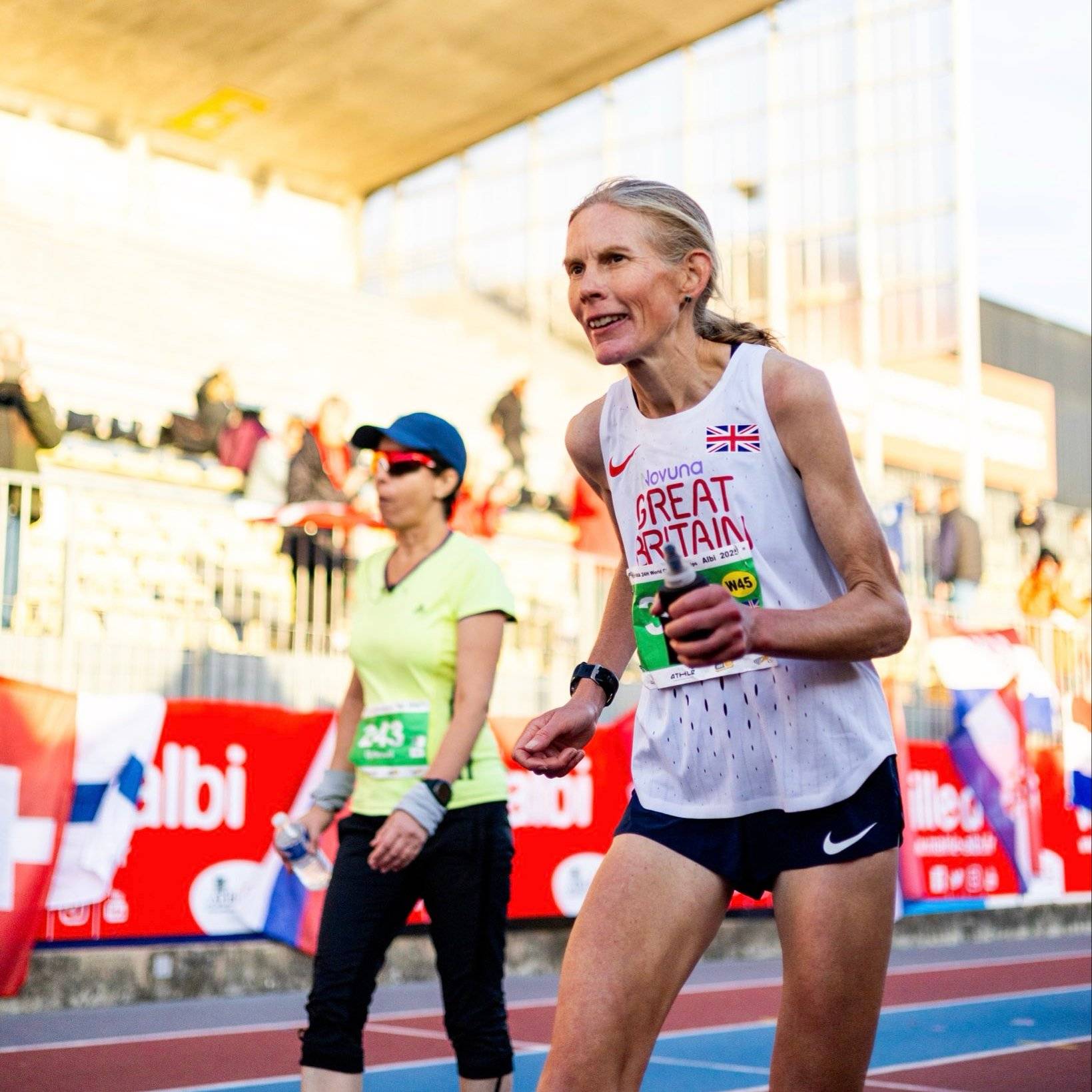 24小时狂奔278.622公里! 46岁女将打破女子24小时超马世界纪录