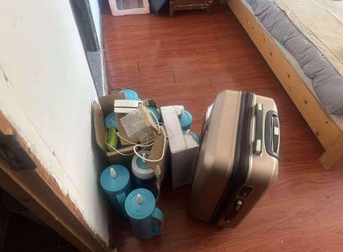 房东收房时发现蓝色瓶子，火速报警