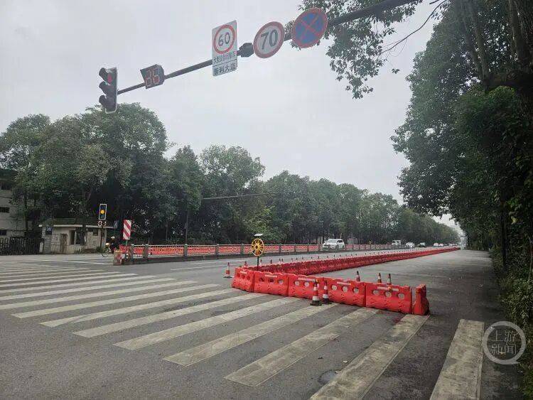 成都一辆客车撞上货车，事故已致6人死亡！多部门称正在调查