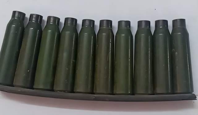 解放军报警!有人拾取3吨多炮弹残片卖钱,甚至有完整弹头?