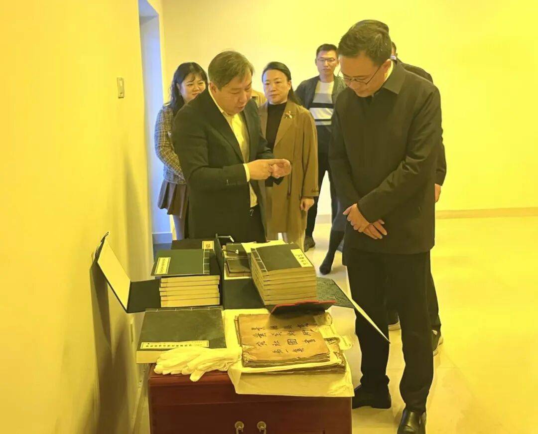 景德镇市委常委、市政府党组成员、副市长提名人选魏冀调研市图书馆