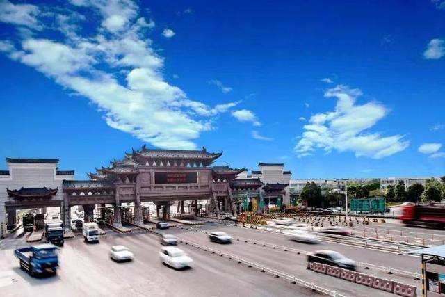 今年已有多条高速在收费期满后停止收费,高速免费时代真的要来了吗?