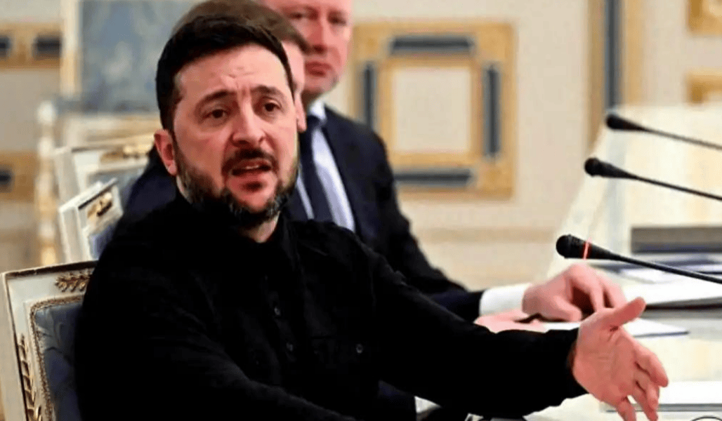 乌军全线崩溃，红军村遭20倍俄军猛烈围攻，美国要抛弃基辅？