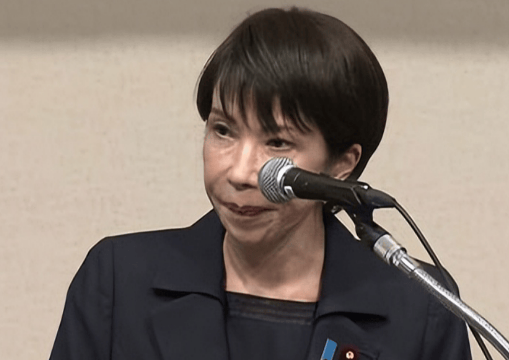 最后2天，高市早苗对中日见面还不死心，外交部直接一句话终结，这2个字相当妙