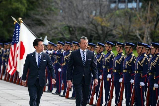 高市早苗还没道歉，在台岛300公里外，日本防相扬言“应对危机”