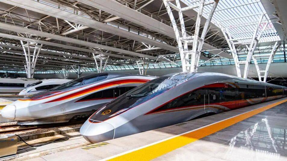 全程1318公里，中间只停一站！探访京沪间最快列车