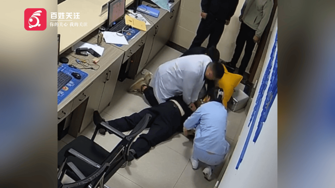 45岁民警深夜值班突然倒地，不幸因公牺牲，最后画面令人心痛